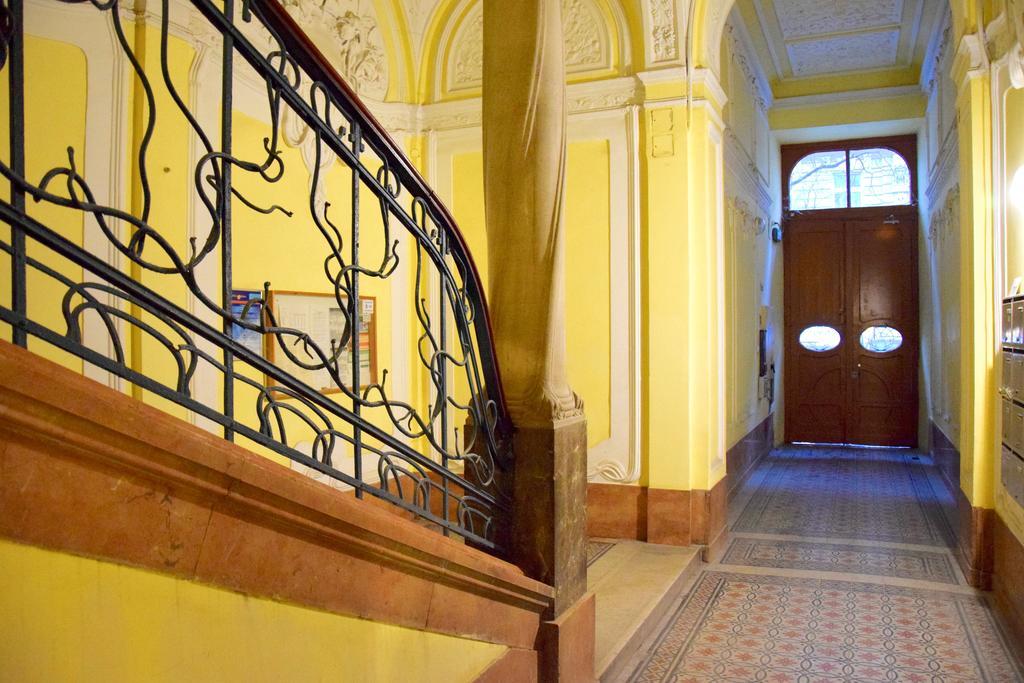 Binder-Home Stylish Studios Budapest/Parliament Exterior photo